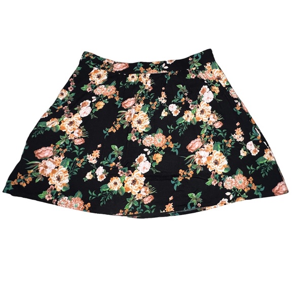 Black Floral - Forever 21 Mini Skirt - Size Med - Picture 1 of 3